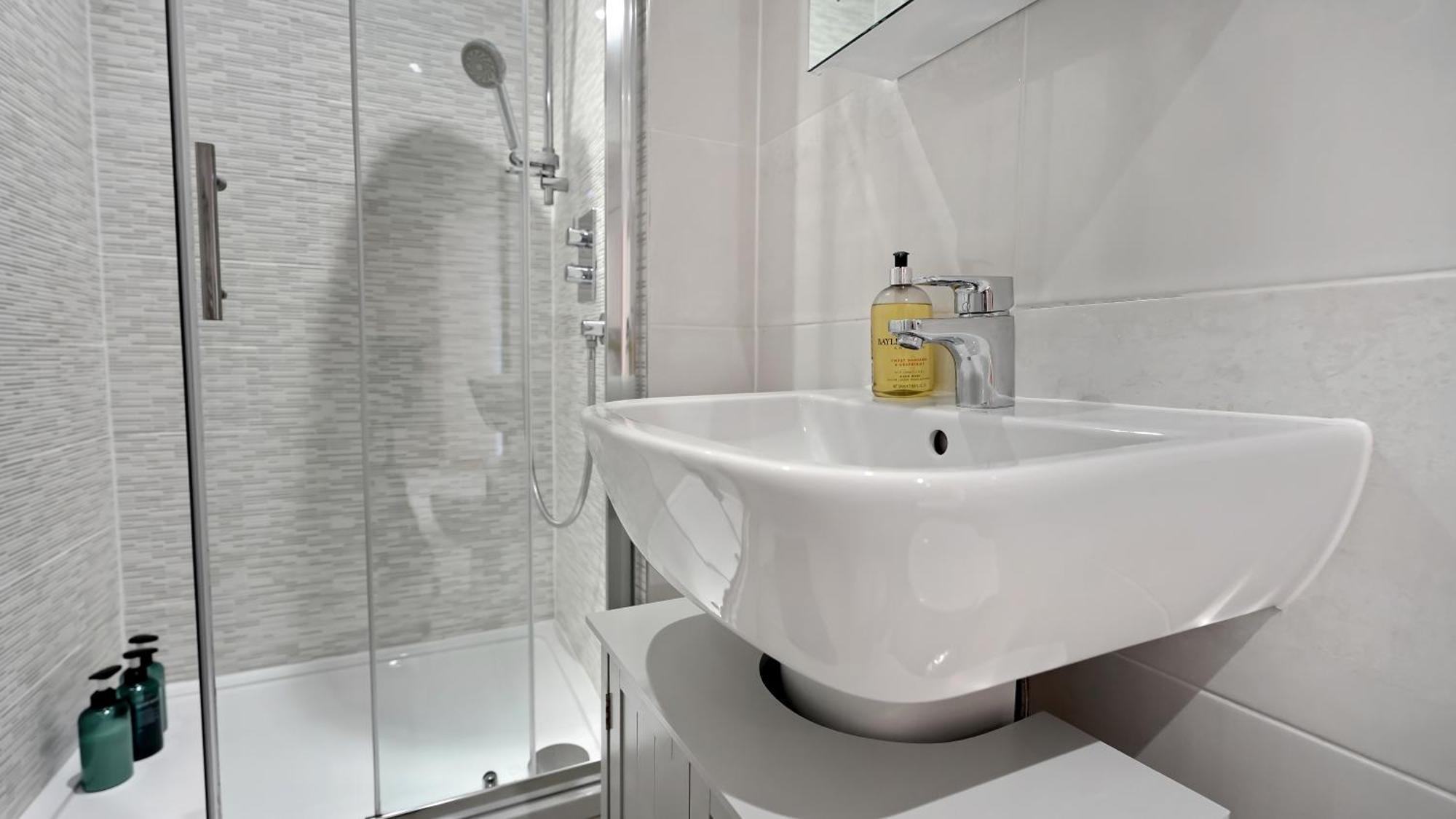 Modern And Spacious Penthouse Apartment In Putney With Free Parking Londýn Exteriér fotografie